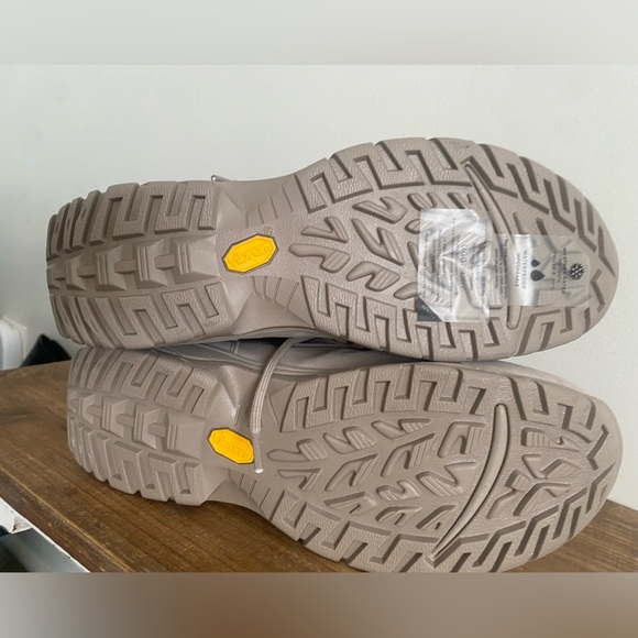 UGG Butte Mono Waterproof Leather Men's Lace Up
Boots 1120979 Size 9 - Picture 5 of 7